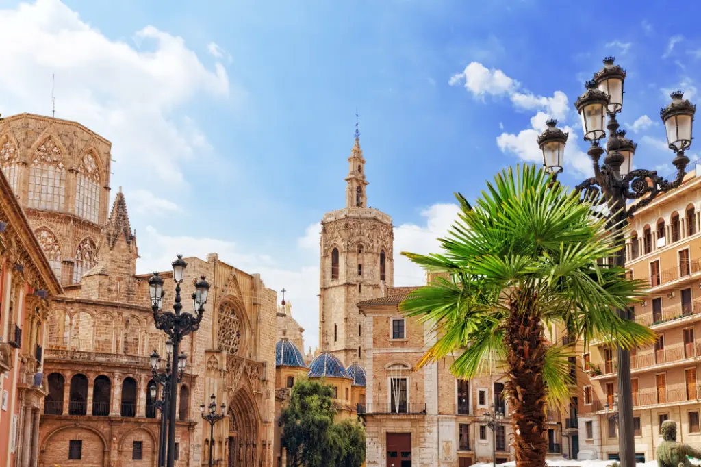 Marienplatz und Tempel der Kathedrale von Valencia in der Altstadt.Spanien