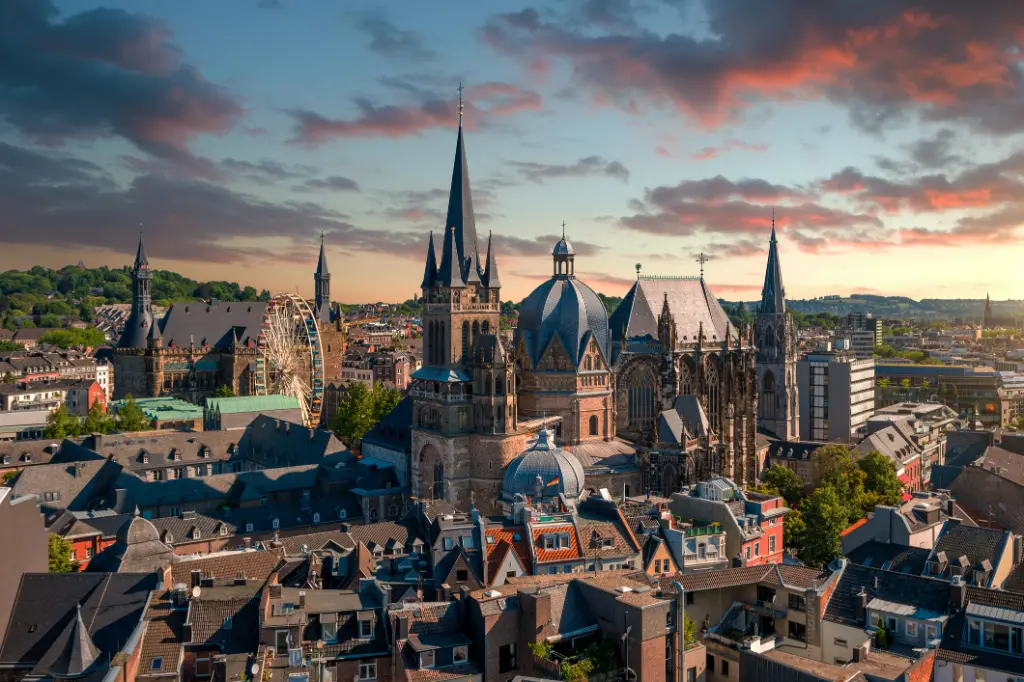 Stadt über die Stadt Aachen und den Dom