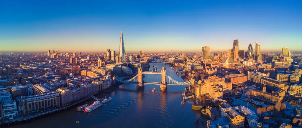 Panoramablick auf die Stadt London und die Themse, England, Vereinigtes Königreich