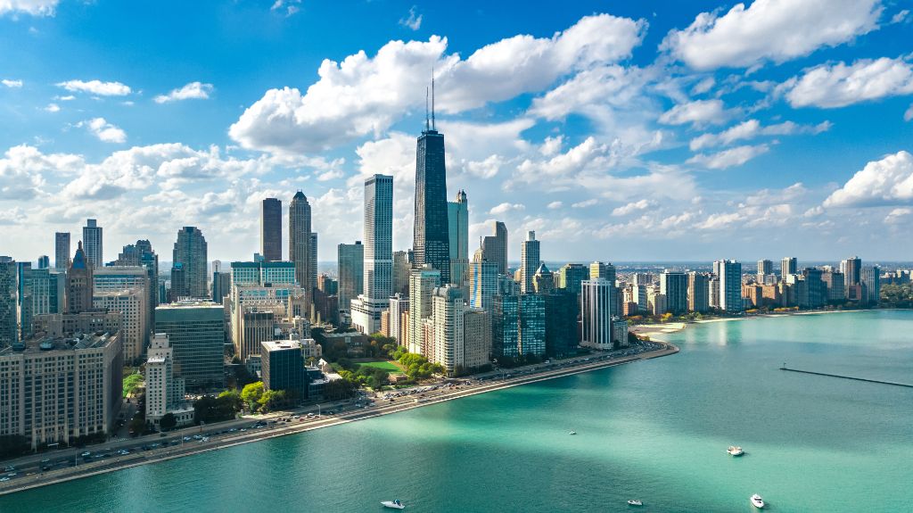 Chicago Skyline Luft Drohne Blick von oben, See Michigan und Stadt Chicago Downtown Wolkenkratzer Stadtbild, Illinois, USA