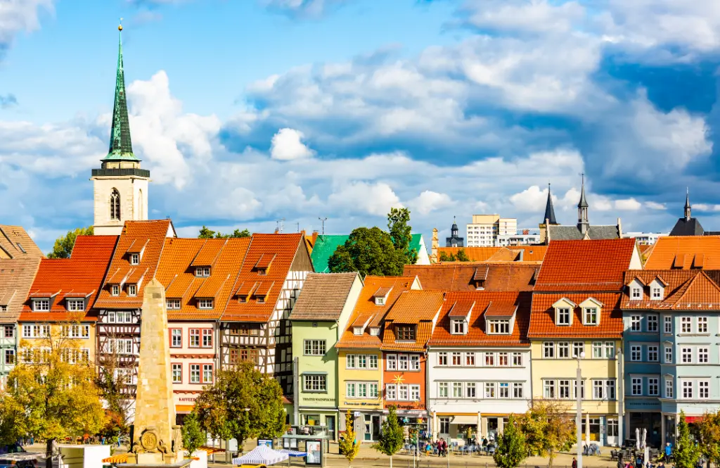 Stadt mit bunten Häusern in Thüringen