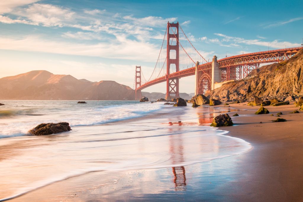 Golden Gate Bridge bei Sonnenuntergang, San Francisco, Kalifornien, USA